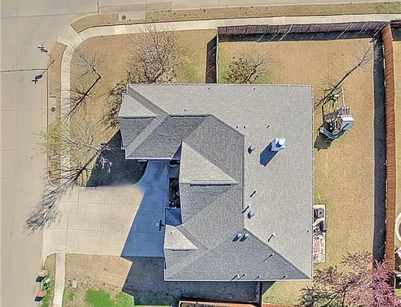 4th image of 3401 Forsythia Dr