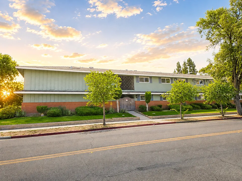 3060 Canyon Crest Dr #11
