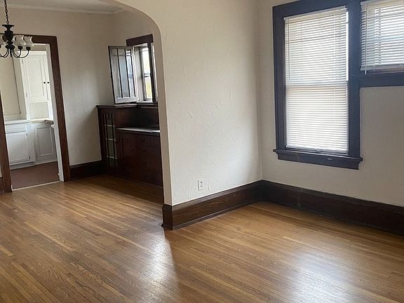 2nd image of 1514 W Lake St #151405