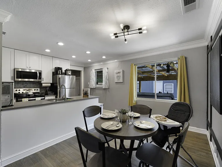 Circle Dr — Photo 23