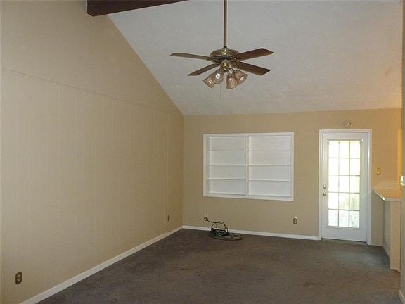 3rd image of 931 Grand Oaks Dr