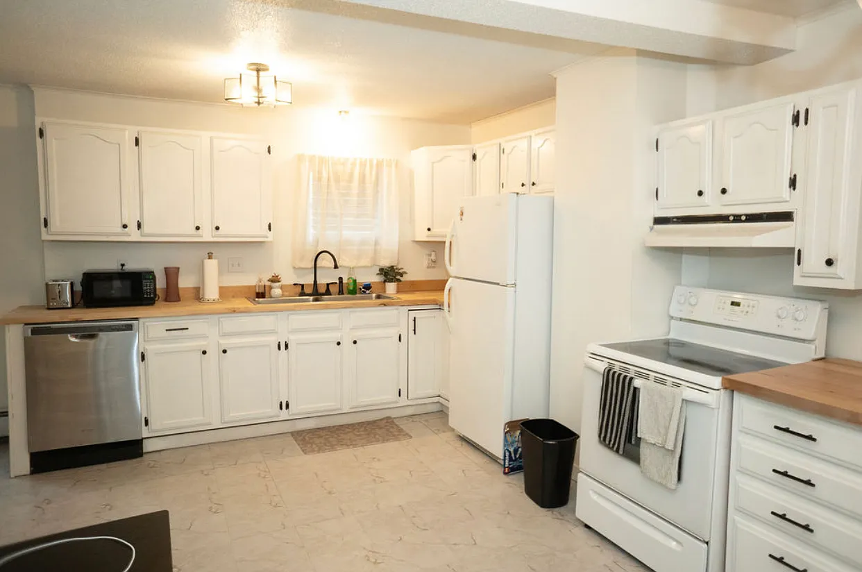 2 bed, 900 sqft, $2,000 — Photo 3