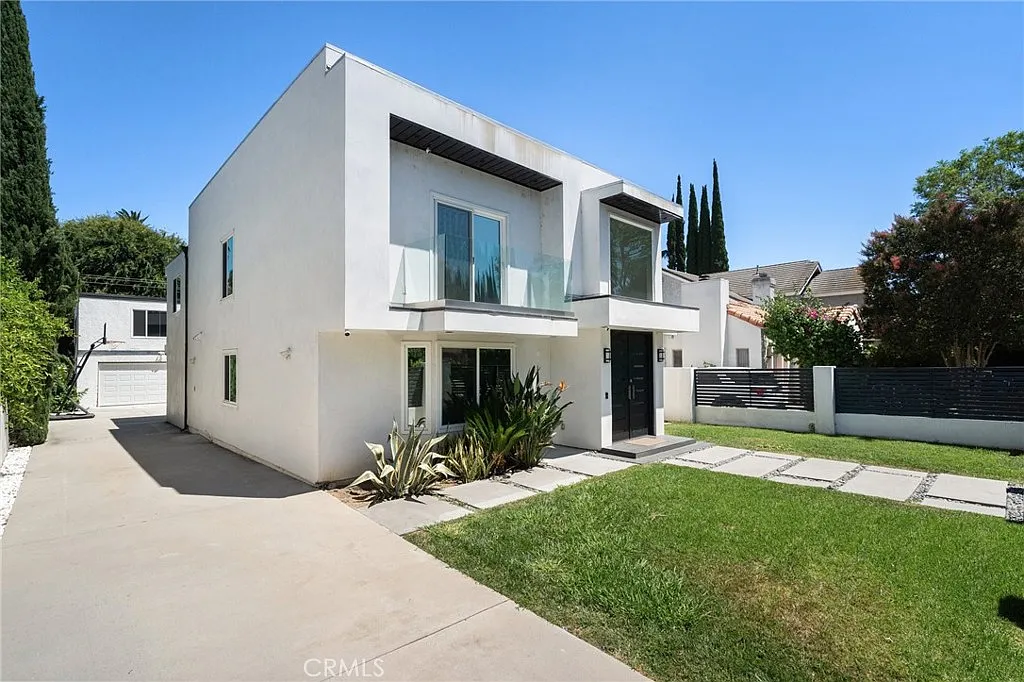 4 bed, 3400 sqft, $11,500 — Photo 3
