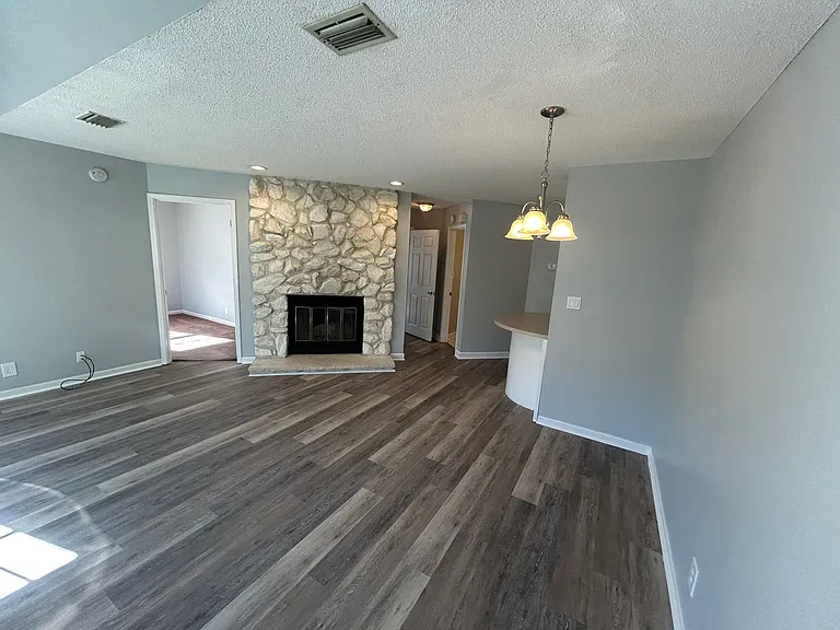 1205 Tiffany Ln #G — Photo 3