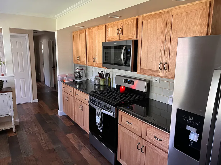 2869 E Pleasant Ave — Photo 2