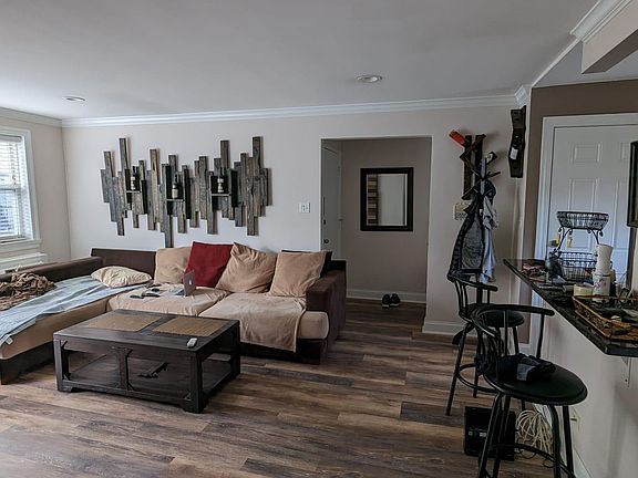 2nd image of 6037 N Rockwell St APT 3E