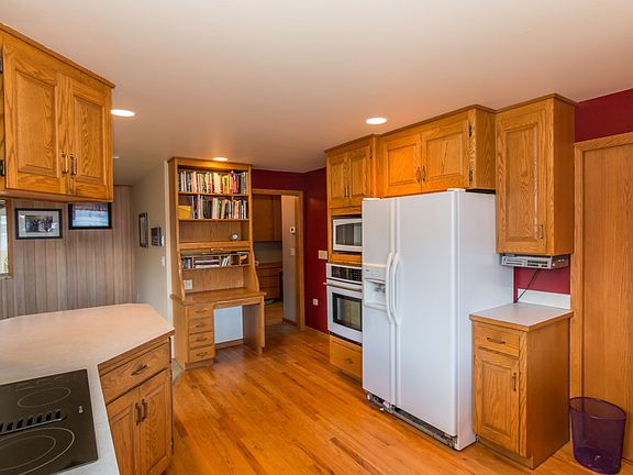 4th image of 19205 Soundview Dr NW