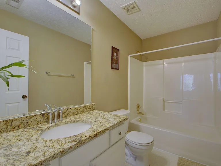 2820 Northcliff Dr — Photo 25