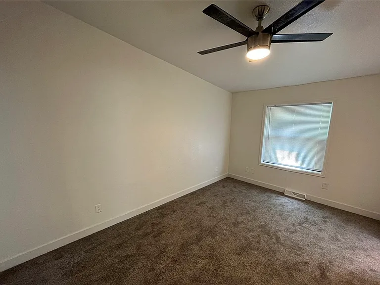 242 N Hooker St — Photo 8