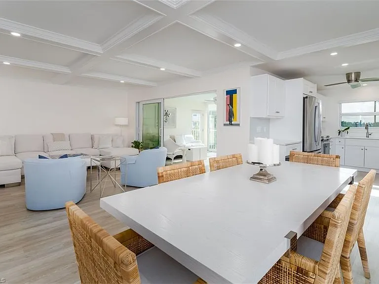 3450 Gulf Shore Blvd N #210 — Photo 7