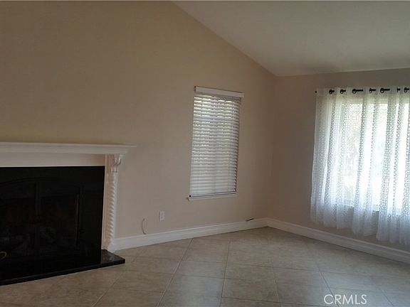 3rd image of 9558 Apricot Ave