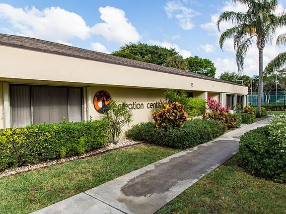 5th image of 2932 SW 22nd Cir #D-13