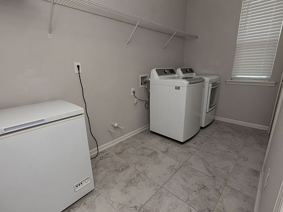3rd image of 154 Palisade Dr