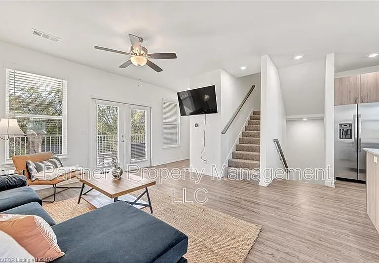 1788 S Razorback Rd #1788 — Photo 3