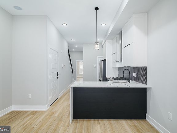 3rd image of 1341 N Randolph St Unit 3