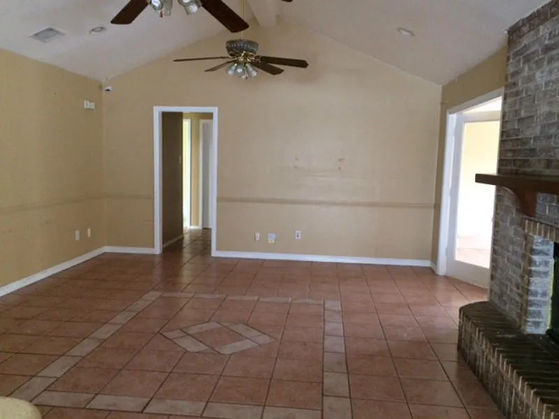 3 bed, 2.0 bath, 1741 sqft, $1,750 — Photo 2