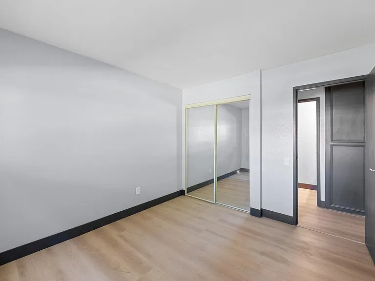 2822 N Auburn Ct #112 — Photo 9