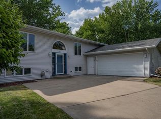 617 Grove St, Mauston, WI 53948