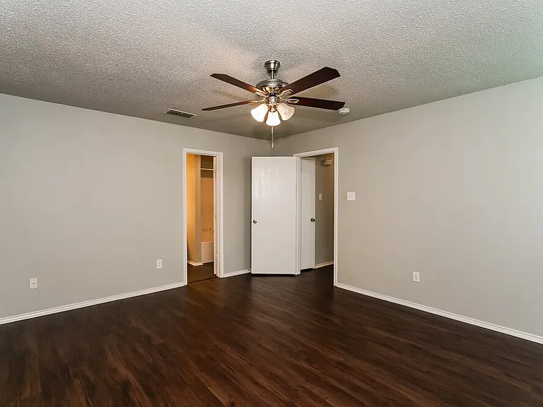 1121 Sandalwood Dr — Photo 11