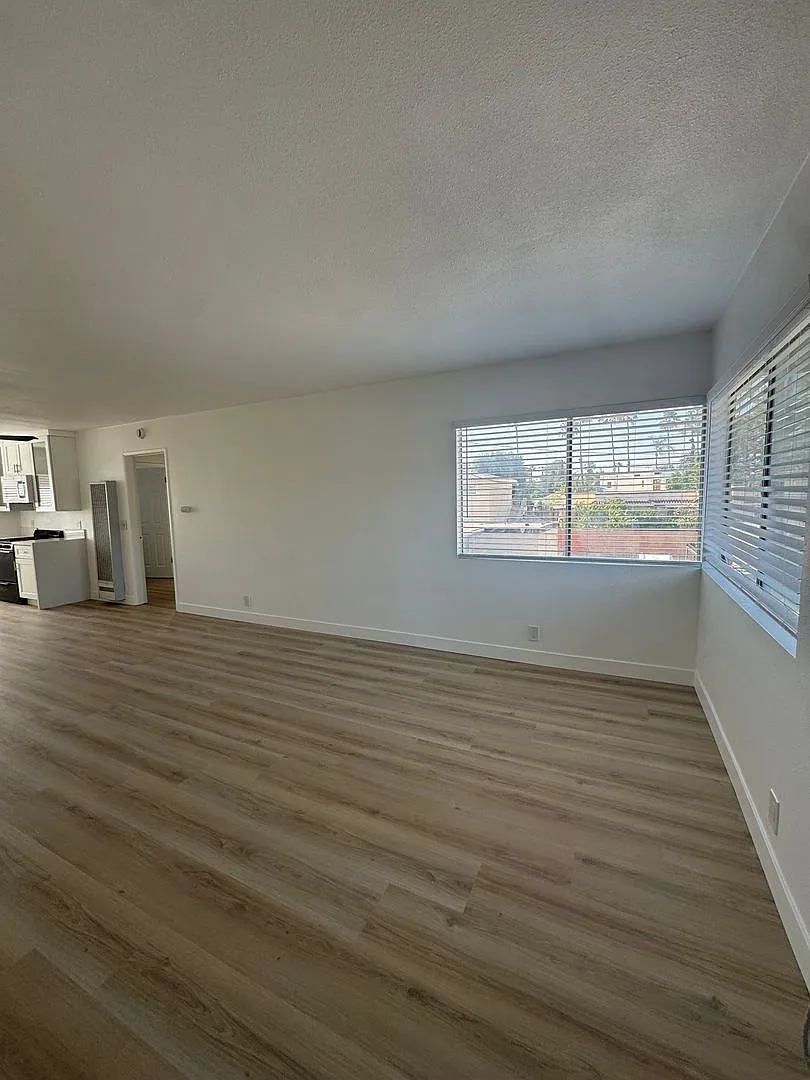 1107 W. Broadway — Photo 2