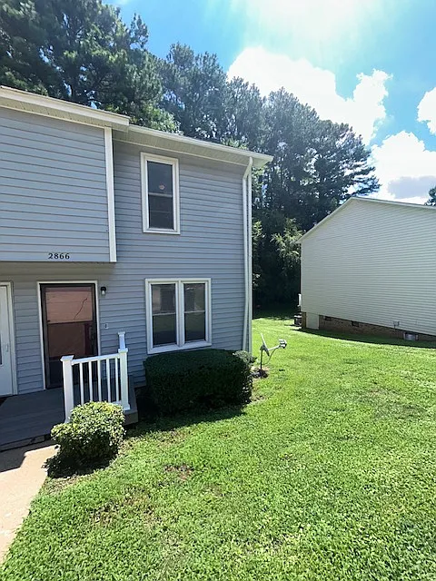 2 bed, 1.5 bath, 925 sqft, $1,425 — Photo 2