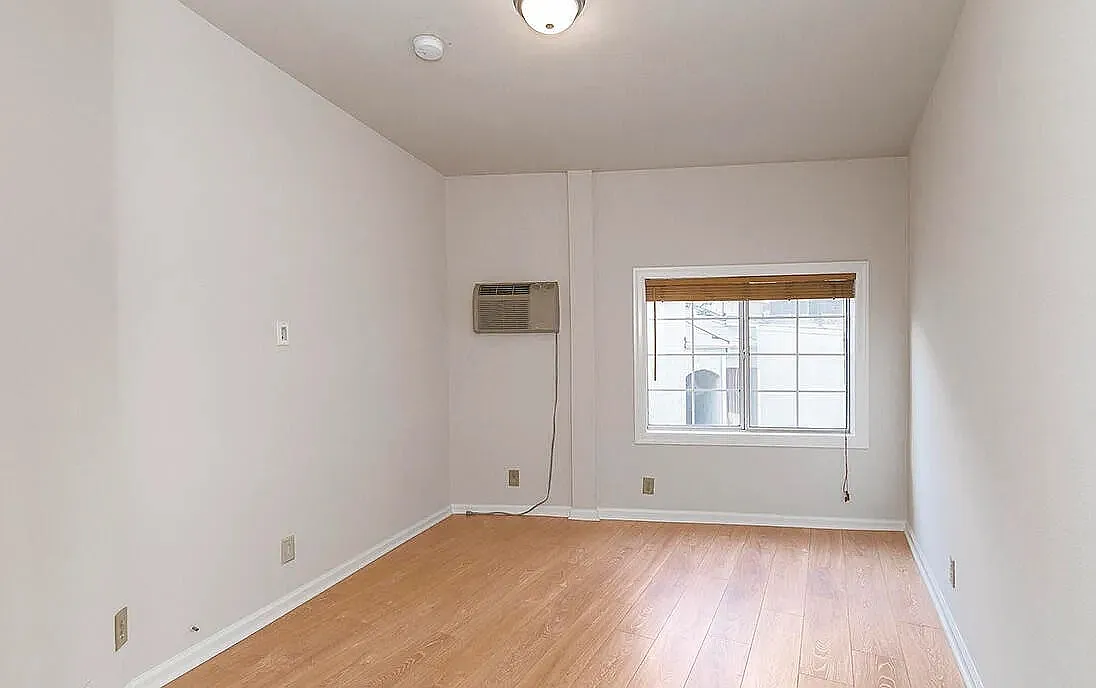 3 bed, 1400 sqft, $3,800 — Photo 2