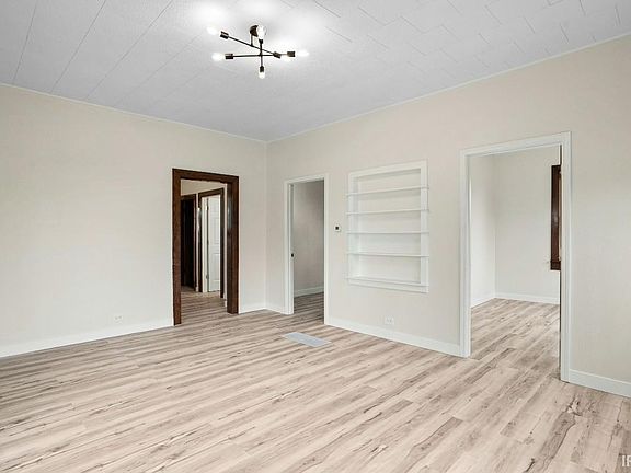5th image of 305 W Harrison St