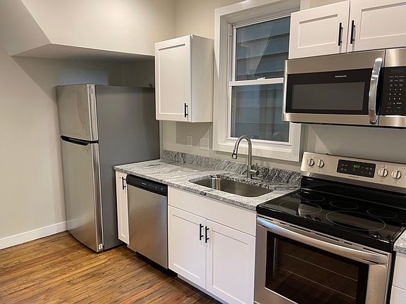 4th image of 2913 Eden Ave