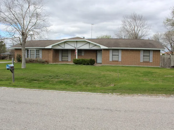 300 Austin Ave, Palacios, TX 77465
