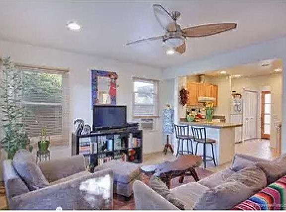 5th image of 4773-75 N 34th St