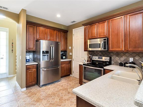 5th image of 532 Woodland Terrace Blvd
