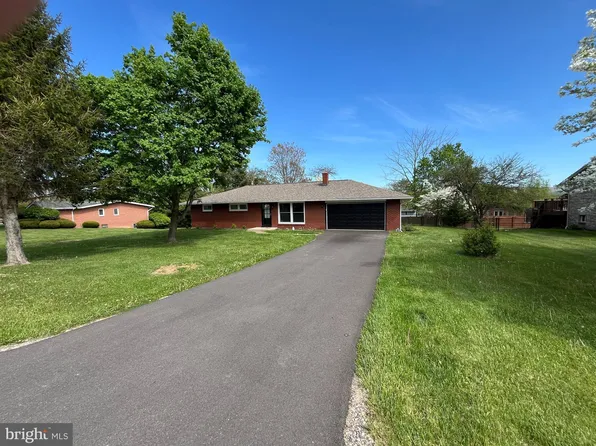 59 Hawthorne Dr, Frostburg, MD 21532