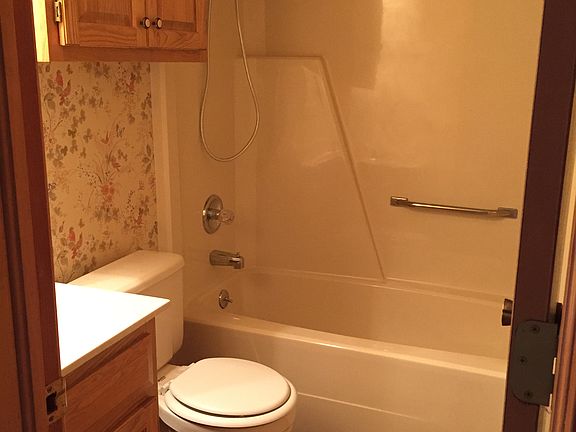 5th image of 407 S Gravitt St