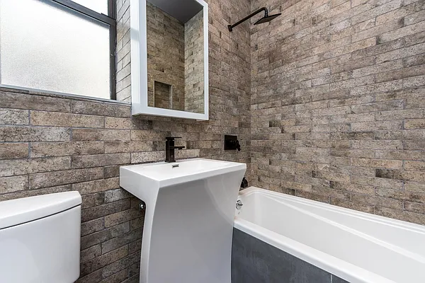 Rented by Premium Management  | media 42