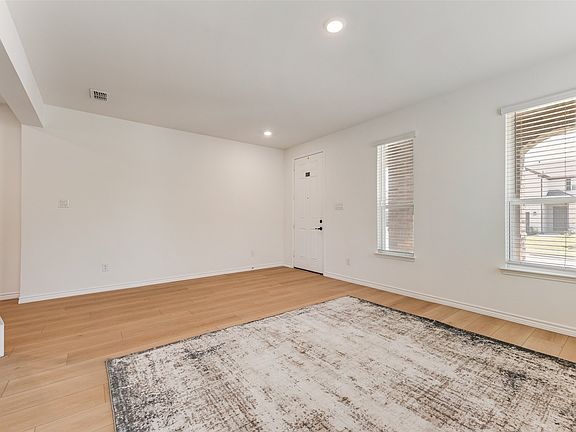 3rd image of 977 Adair Dr