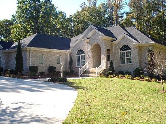2nd image of 821 Forest Hill Dr