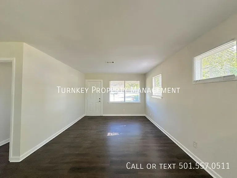 7124 Twin Oaks Rd — Photo 3