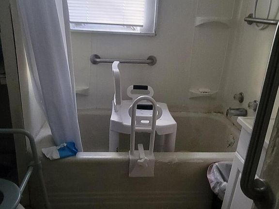 5th image of 204 Hillcrest Dr