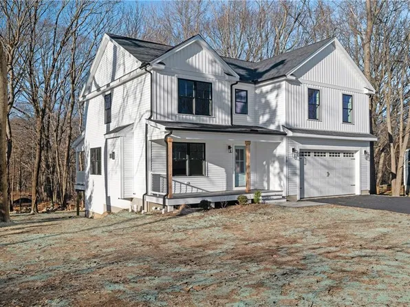 10 Carriage Dr, Lincoln, RI 02865