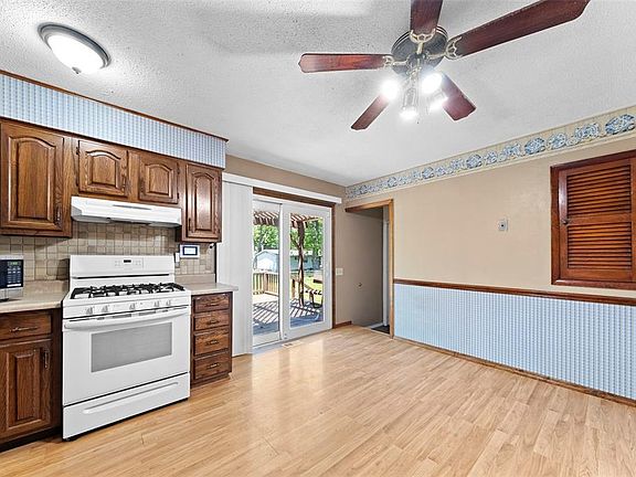 5th image of 2535 S Park Ln