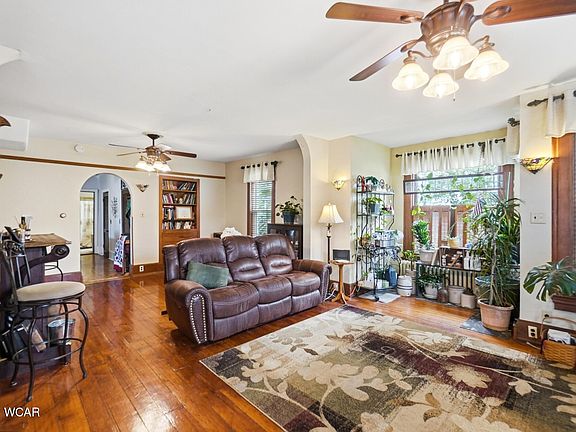 5th image of 304 E 5th St