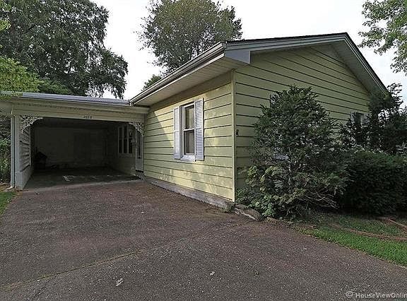 3rd image of 2618 Gardenia Ln