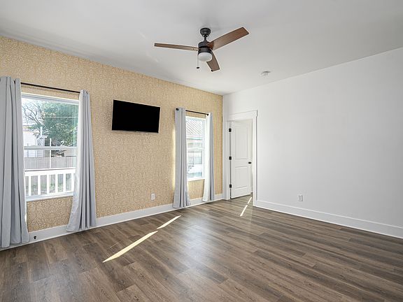 3rd image of 637 E Anderson St #11499115