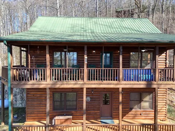 310 Barefoot Hill Rd, Hiawassee, GA 30546