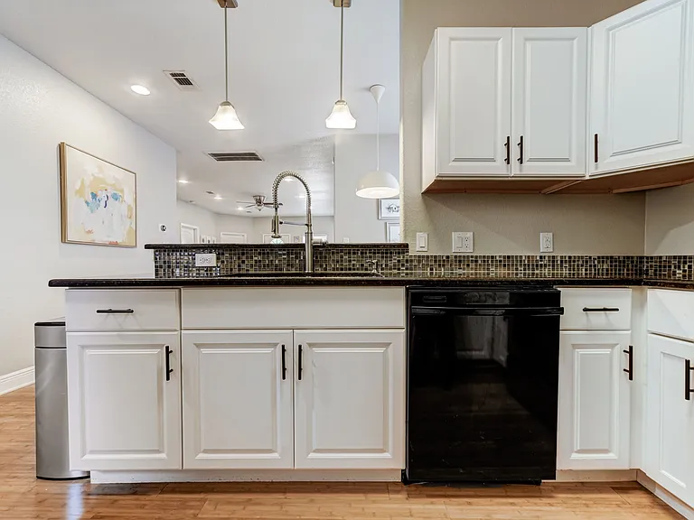 1302 Cedar Ave — Photo 16