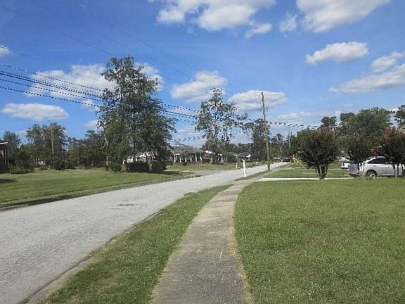 Exterior Neighborhood (street photo)