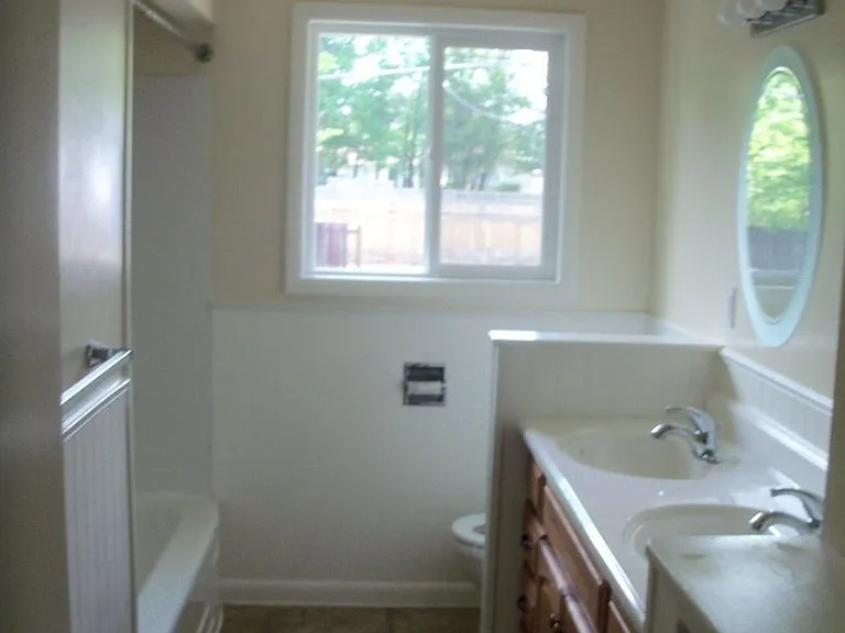 405 W Hazel St — Photo 6