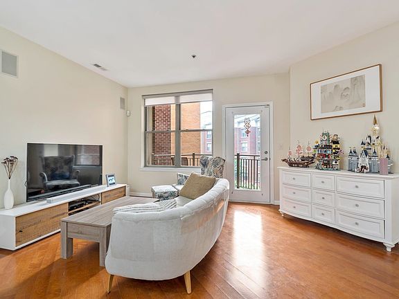 4th image of 24 Avenue At Port Imperial APT 319