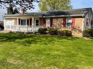 5733 Crescent Dr, Schnecksville, PA 18078