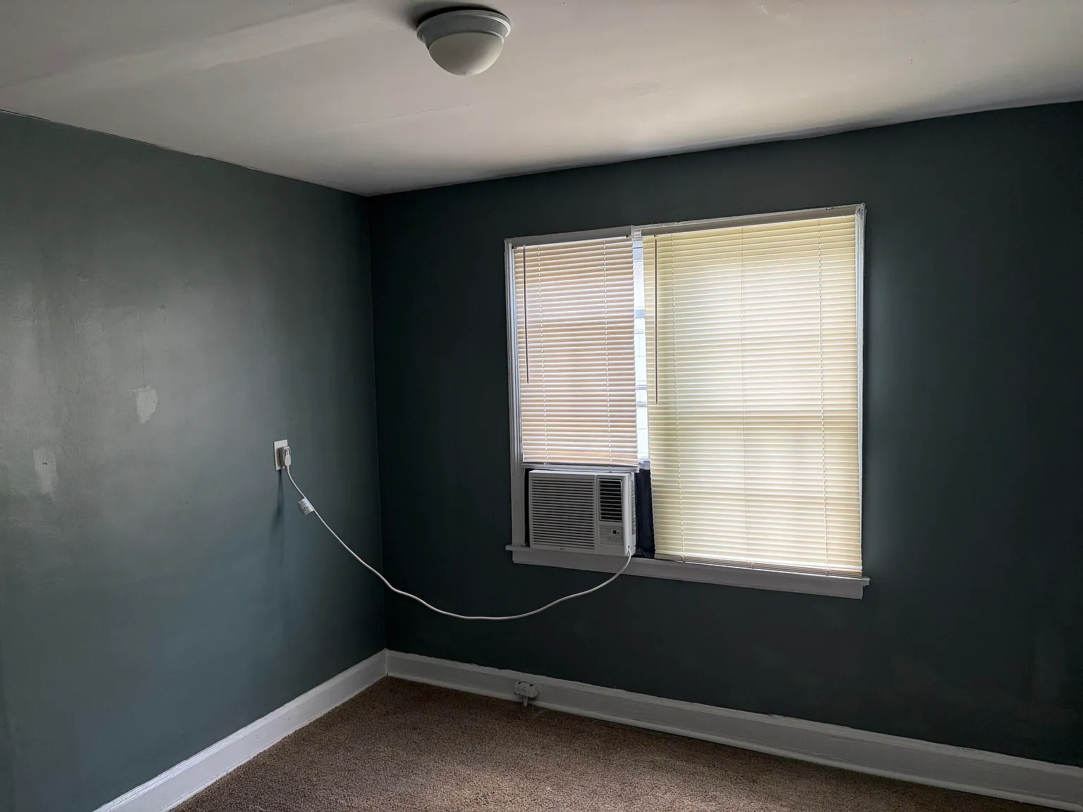 3 bed, 1.0 bath, 1126 sqft, $1,325 — Photo 3